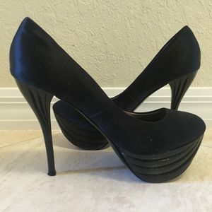 BEBE BLACK SATIN PUMP